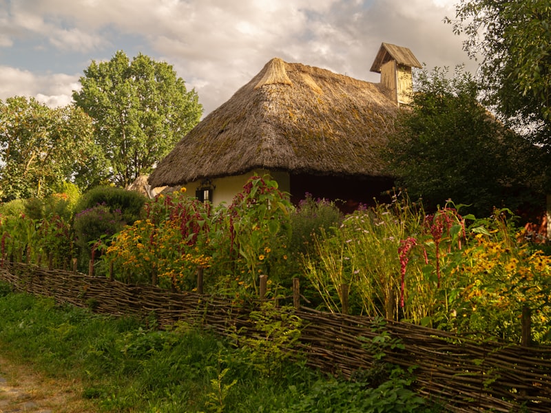 Le Domaine, chaumière bretonne et son jardin fleuri